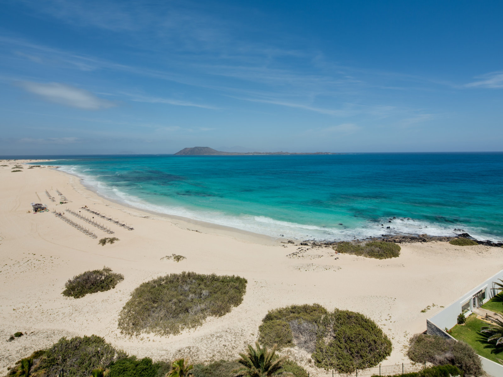 Am Strand vor dem Hotel Riu Palace Tres Islas auf Fuerteventura